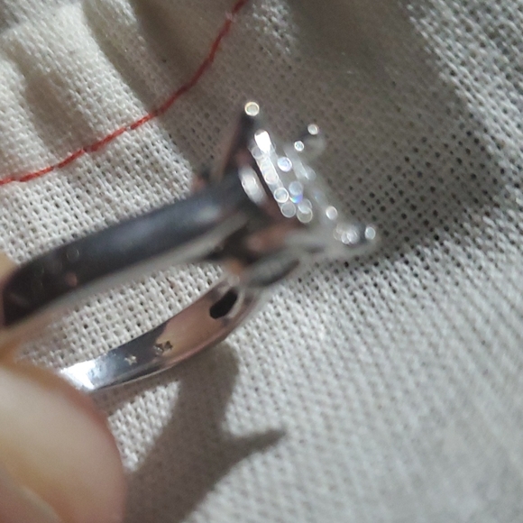 Quad Diamond engagement ring - Picture 3 of 6